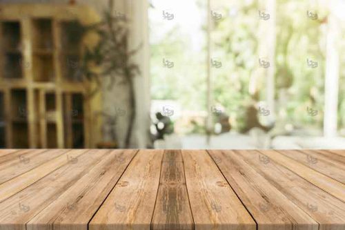 عکس میز چوبی و منظره