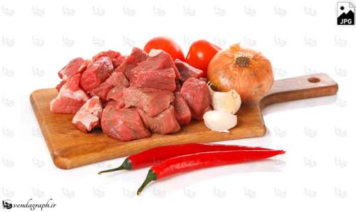 عکس گوشت قرمز روی تخته گوشت همراه با پیاز و فلفل